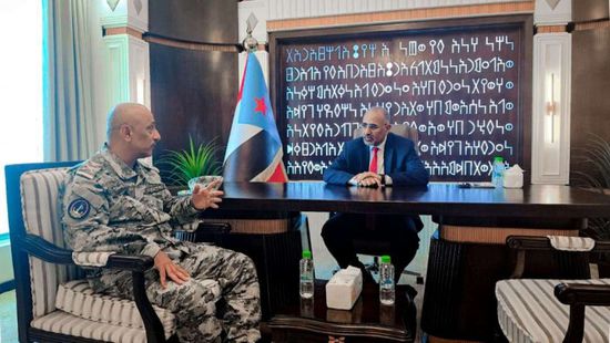 الزُبيدي يبحث مع رئيس خفر السواحل جهود مكافحة التهريب وتعزيز الأمن البحري