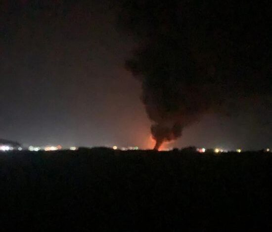 شبوة.. فرق الإطفاء تسيطر على حريق ناقلة وقود في مطار عتق الدولي