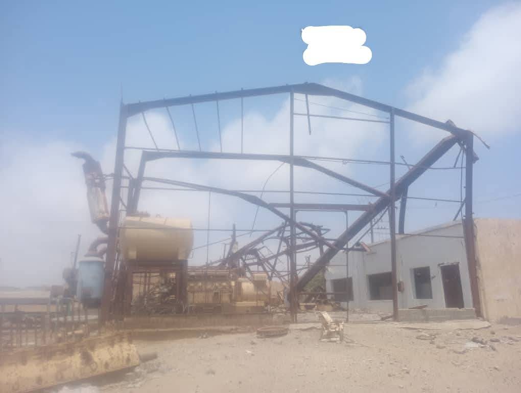 الحديدة.. مليشيا الحوثي تنهب ما تبقى من محطة كهرباء اللحية بعد إخراجها عن الخدمة