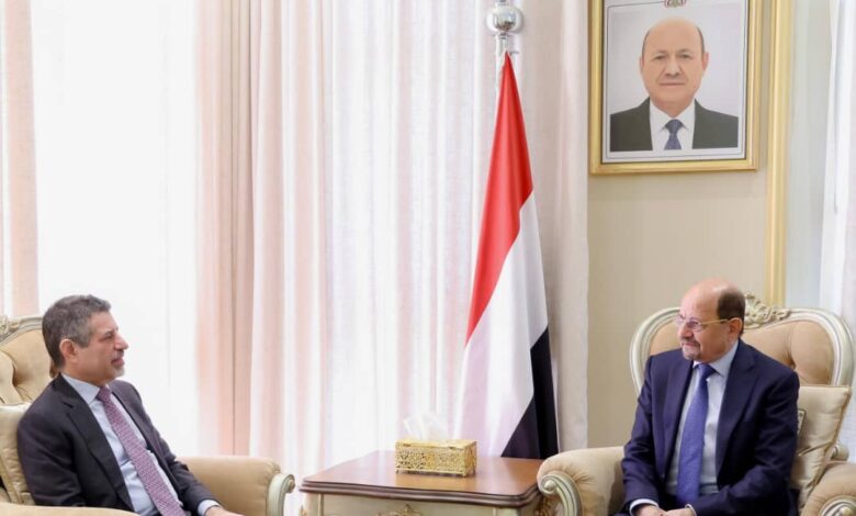 خلال لقائه السفير الأمريكي.. الزنداني يؤكد أن الإصلاح المؤسسي أولوية الحكومة المقبلة 1 خلال لقائه السفير الأمريكي.. الزنداني يؤكد أن الإصلاح المؤسسي أولوية الحكومة المقبلة