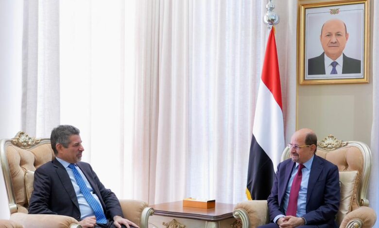 الحكومة تبحث مع واشنطن تعزيز التنسيق ودعم مؤسسات الدولة 1 الحكومة تبحث مع واشنطن تعزيز التنسيق ودعم مؤسسات الدولة