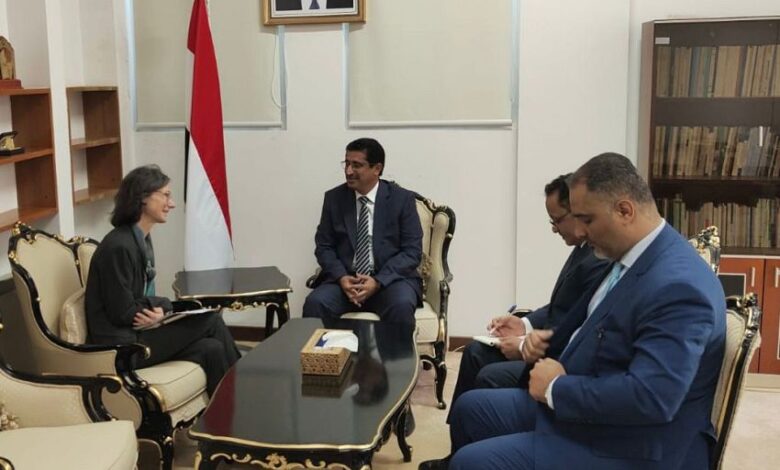 بجاش والسفيرة الفرنسية يبحثان تعزيز التعاون ومكافحة التهريب 1 بجاش والسفيرة الفرنسية يبحثان تعزيز التعاون ومكافحة التهريب