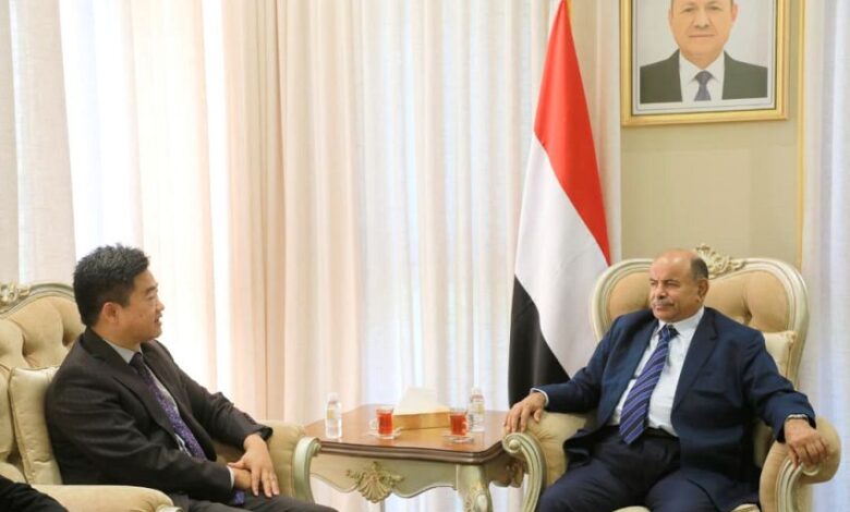 الخنبشي يبحث مع القائم بالأعمال الصيني تعزيز التعاون والشراكة الاستثمارية 1 الخنبشي يبحث مع القائم بالأعمال الصيني تعزيز التعاون والشراكة الاستثمارية