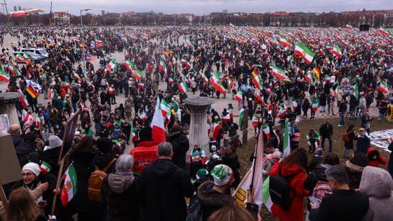 200 ألف متظاهر يرفعون صوتهم ضد النظام الإيراني خلال مؤتمر الأمن
