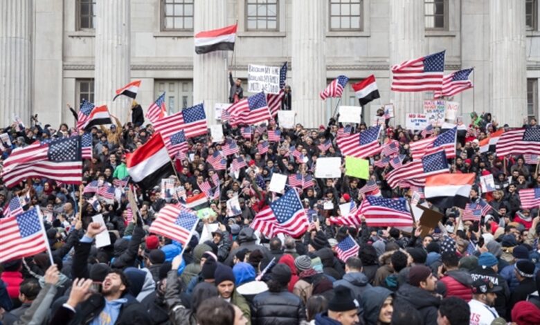 وزارة الخارجية تكشف عدد اليمنيين المتضررين من إنهاء الحماية المؤقتة في أمريكا 1 وزارة الخارجية تكشف عدد اليمنيين المتضررين من إنهاء الحماية المؤقتة في أمريكا