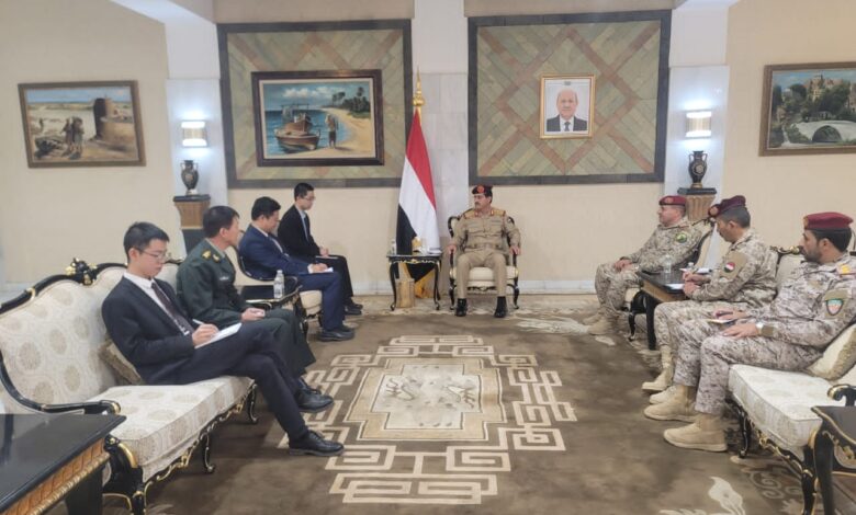 وزير الدفاع يبحث مع الجانب الصيني تعزيز التعاون العسكري والفني