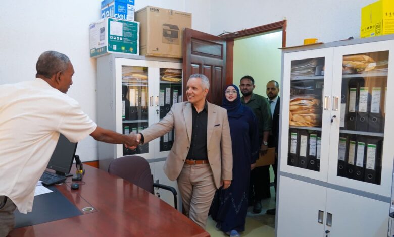 اليافعي يطلع على برامج صندوق الرعاية بعدن ويشيد بالجهود المبذولة