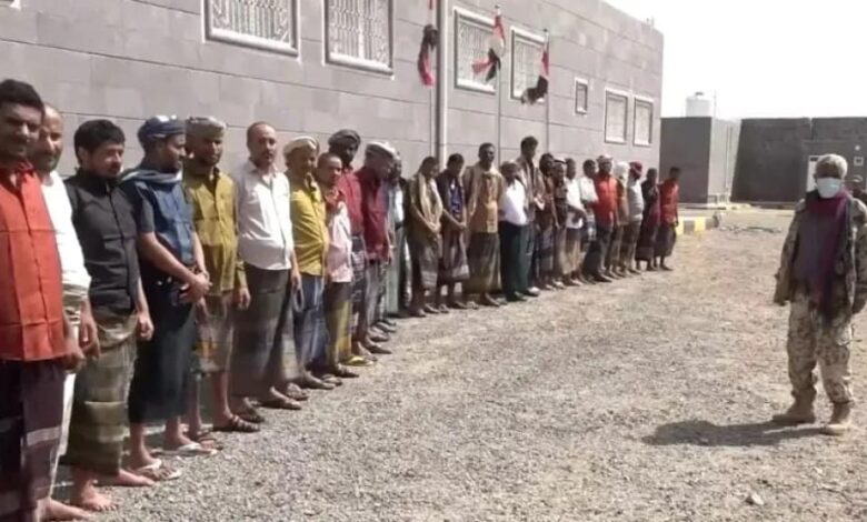 بمكرمة رمضانية.. الإفراج عن 27 سجينًا في الساحل الغربي بتوجيهات طارق صالح 1 بمكرمة رمضانية.. الإفراج عن 27 سجينًا في الساحل الغربي بتوجيهات طارق صالح