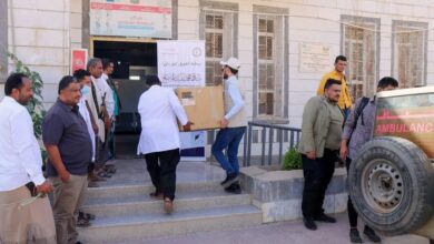 المقاومة الوطنية تسلم أجهزة فحص دم حديثة لمركزي الجمعة والنجيبة في ريف المخا