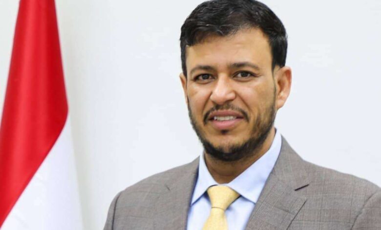عضو الرئاسي العليمي يدعو لمواجهة تهديدات النظام الإيراني للمنطقة
