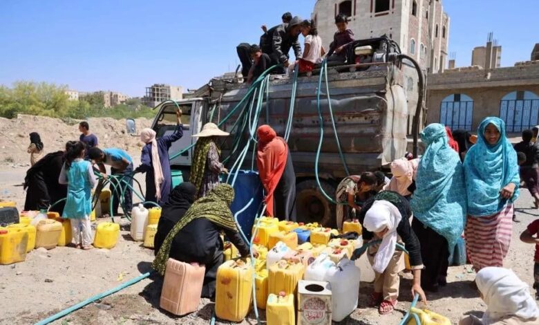 جدل في تعز بعد اتهامات بتخصيص شبكات مياه للأنشطة التجارية على حساب المنازل