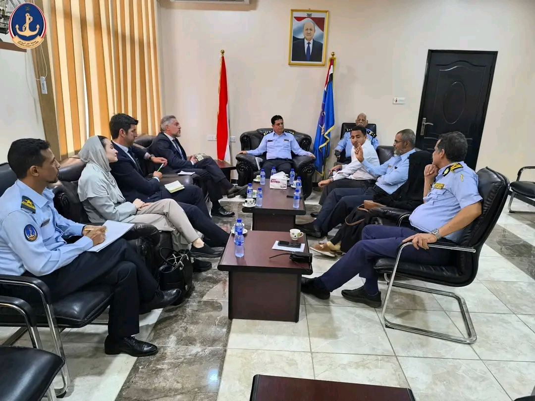 لتعزيز التعاون البحري.. خفر السواحل اليمني يلتقي وفدًا أوروبيًا في عدن
