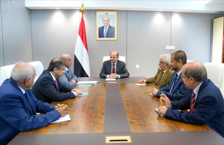 الزنداني يشدد على تمكين البنك المركزي لمواجهة التحديات الاقتصادية