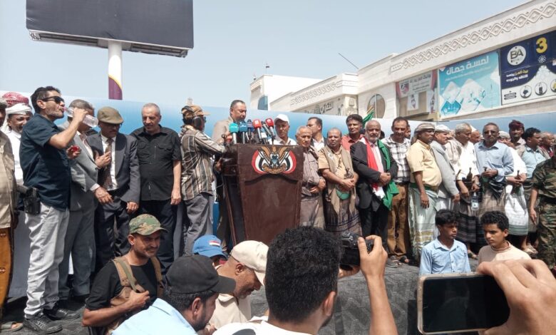 بيان تظاهرة المخا يدين الاعتداءات الإيرانية ويؤكد وقوف أبناء الساحل إلى جانب الأشقاء في الخليج 1 بيان تظاهرة المخا يدين الاعتداءات الإيرانية ويؤكد وقوف أبناء الساحل إلى جانب الأشقاء في الخليج