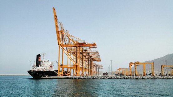 الشارقة تعلن استهداف ميناء خورفكان دون تسجيل إصابات