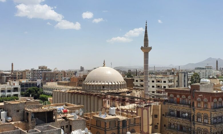 بسبب المديونيات.. مليشيا الحوثي تقطع مياه الشرب عن السكان بعدة أحياء في صنعاء 1 بسبب المديونيات.. مليشيا الحوثي تقطع مياه الشرب عن السكان بعدة أحياء في صنعاء