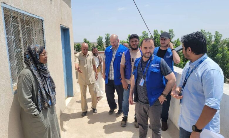 المخا.. مدير المديرية والمدير الإقليمي لمنظمة الهجرة يتفقدان مشروع مياه الطبيلية 1 المخا.. مدير المديرية والمدير الإقليمي لمنظمة الهجرة يتفقدان مشروع مياه الطبيلية