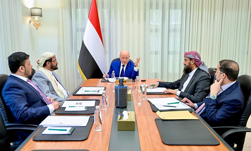 مجلس القيادة يبحث تداعيات التصعيد الإقليمي وإجراءات إنقاذ الاقتصاد