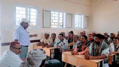 مدير عام زراعة الحديدة يبحث في الخوخة تنظيم التسويق 5 مدير عام زراعة الحديدة يبحث في الخوخة تنظيم التسويق