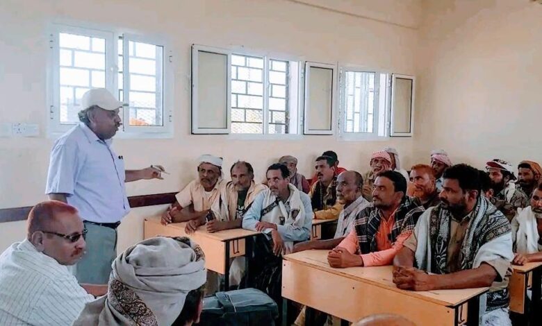 مدير عام زراعة الحديدة يبحث في الخوخة تنظيم التسويق 1 مدير عام زراعة الحديدة يبحث في الخوخة تنظيم التسويق