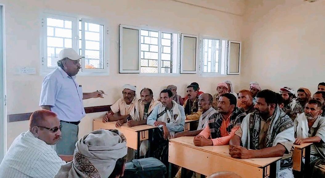 مدير عام زراعة الحديدة يبحث في الخوخة تنظيم التسويق