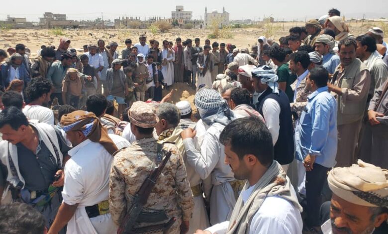 مأرب تودع عشرة من ضحايا حريق مروع أودى بحياة 16 شخصاً 1 مأرب تودع عشرة من ضحايا حريق مروع أودى بحياة 16 شخصاً