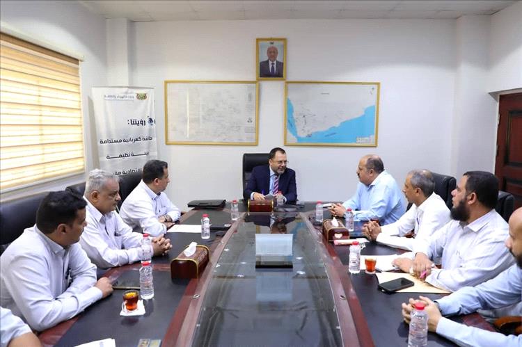 عدن.. اجتماع موسع برئاسة وزير الكهرباء يقر إجراءات عاجلة لمواجهة الربط العشوائي
