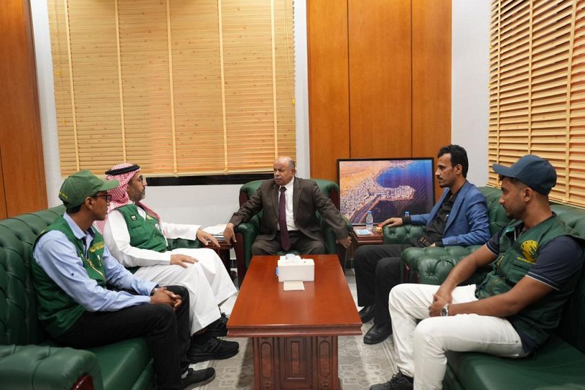 الخنبشي يستعرض تدخلات مركز الملك سلمان ويشيد بدوره في حضرموت