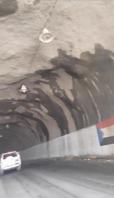 عدن: مخاوف من انهيار نفق "جولدمور" بمديرية التواهي من جراء تسرب مياة الصرف الصحي الى جدرانه 1 عدن: مخاوف من انهيار نفق "جولدمور" بمديرية التواهي من جراء تسرب مياة الصرف الصحي الى جدرانه