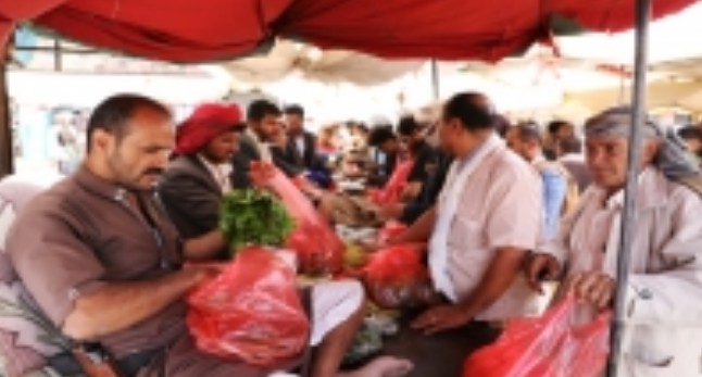 أسواق القات في اليمن لم تفقد زحمتها .. رغم مخاطر كورونا 1 أسواق القات في اليمن لم تفقد زحمتها .. رغم مخاطر كورونا
