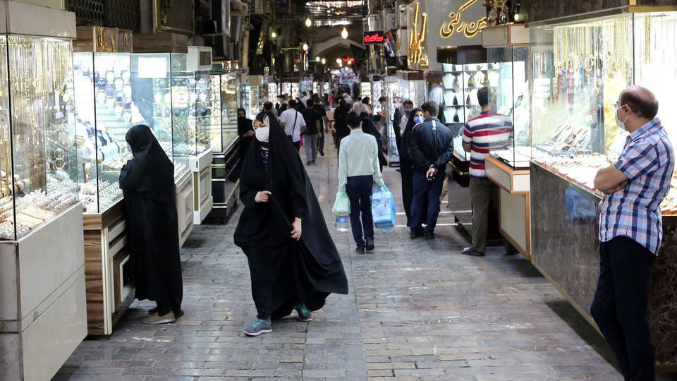 "موجة أكثر رعبا".. بعض المرضى بلا أسرة في إيران 1 "موجة أكثر رعبا".. بعض المرضى بلا أسرة في إيران
