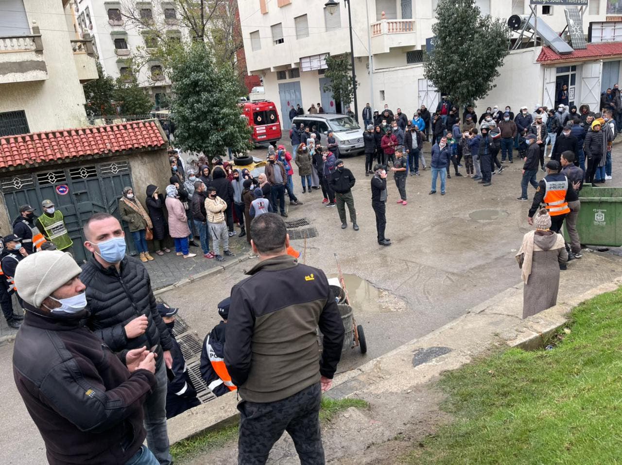 السلطات المغربية تعلن مقتل 24 شخصاً بعد غرق وحدة صناعية بطنجة 1 السلطات المغربية تعلن مقتل 24 شخصاً بعد غرق وحدة صناعية بطنجة