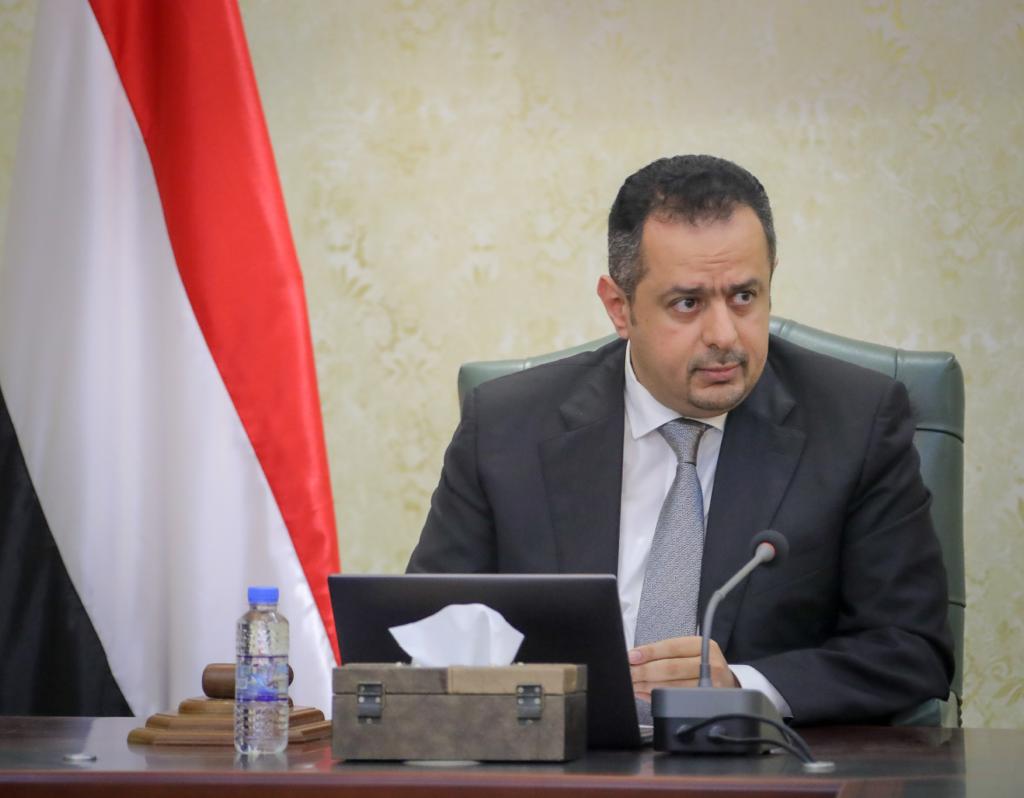 رئيس الوزارء يوجه بمكافئة الموظفين والجنود الذين ضبطوا شحنة المسيّرات الحوثية