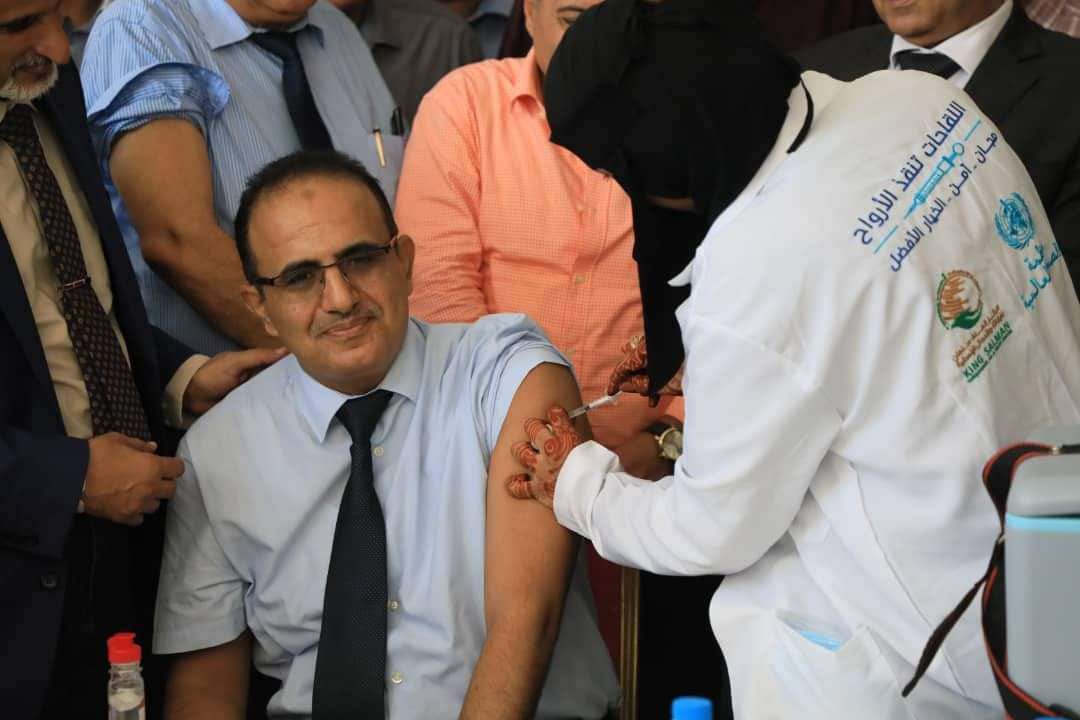 وزير الصحة يدشن فعاليات حملة التحصين ضد كورونا من العاصمة عدن