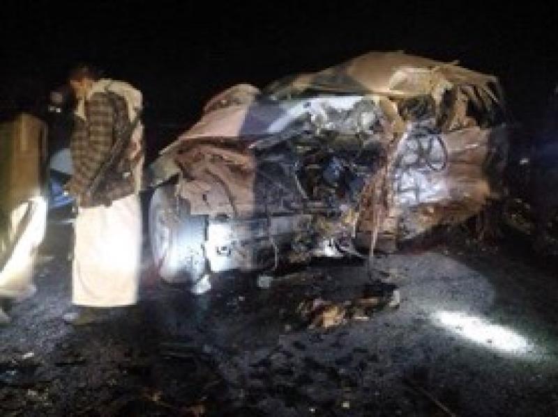 وفاة وإصابة 11 شخصا بينهم نجل قيادي حوثي بحادث مروري مروع في عمران