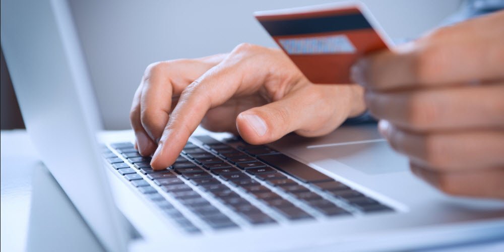 مع نهاية العام.. تحذيرات من استخدام «فيسبوك» في التسوق
