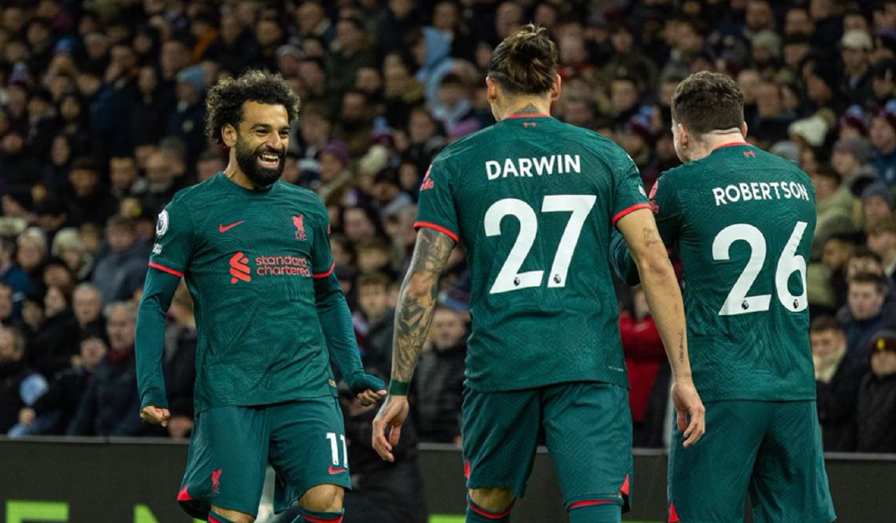 صلاح يقود ليفربول للفوز على نظيره أستون فيلا بثلاثية في الدوري الإنجليزي