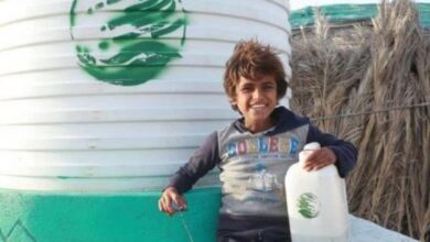 سلمان للإغاثة يواصل توفير المياه للنازحين في الخوخة