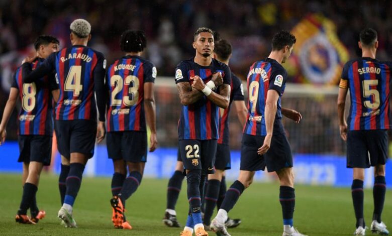برشلونة يقترب من لقب الدوري الإسباني برباعية في شباك بيتيس