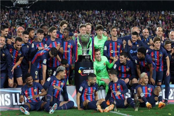 برشلونة يتوج بلقب الليجا وسط جماهيره بعد خسارته أمام ريال سوسيداد