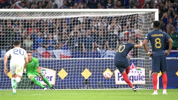 مبابي يقود فرنسا للفوز على اليونان في تصفيات يورو 2024