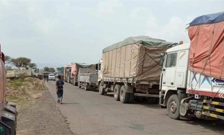 مليشيا الحوثي تفرض طريقاً إجبارياً لشاحنات النقل الثقيل المتجهة إلى الحديدة