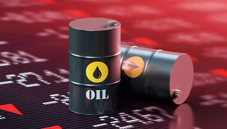 أسعار النفط تتراجع أكثر من واحد بالمئة عند التسوية