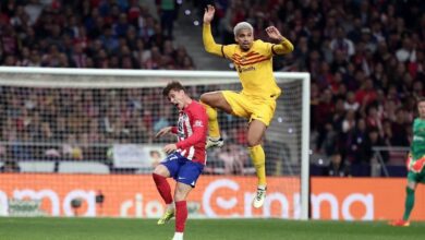 برشلونة يسحق أتلتيكو مدريد بثلاثية في الدوري الإسباني