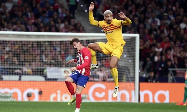 برشلونة يسحق أتلتيكو مدريد بثلاثية في الدوري الإسباني 1 برشلونة يسحق أتلتيكو مدريد بثلاثية في الدوري الإسباني