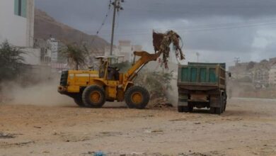 لجنة الطوارئ في حضرموت تفتح ممرات السيول تحسبا للمنخفض الجوي