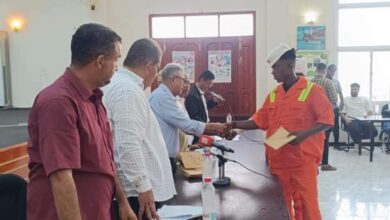 صندوق النظافة والتحسين بعدن يكرم 300 من العمال والموظفين 1 صندوق النظافة والتحسين بعدن يكرم 300 من العمال والموظفين