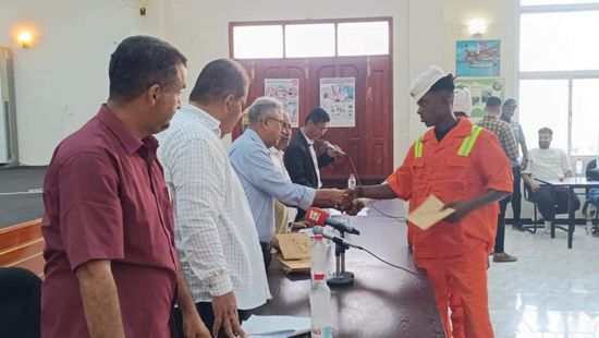صندوق النظافة والتحسين بعدن يكرم 300 من العمال والموظفين 1 صندوق النظافة والتحسين بعدن يكرم 300 من العمال والموظفين