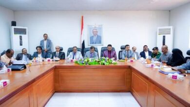 محافظ شبوة يعلن بدء إنشاء محطة شمسية بتمويل إماراتي 8 محافظ شبوة يعلن بدء إنشاء محطة شمسية بتمويل إماراتي