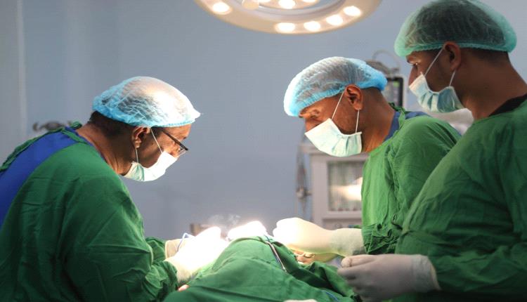 بدء إجراء العمليات الجراحية بالمخيم الطبي في مستشفى عدن الخيري برعاية المحرمي 1 بدء إجراء العمليات الجراحية بالمخيم الطبي في مستشفى عدن الخيري برعاية المحرمي